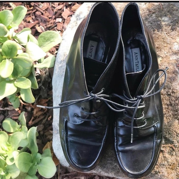 BLACK LEATHER ANKLE BOOTIES | ANN TAYLOR - Picture 3 of 6